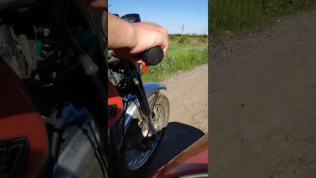 Мой друг Борян откопал в гараже дедовский мотоцикл! починил его и мы гоняли на нем по дачам!Веселух смотреть онлайн