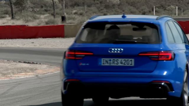 Audi RS 4 Avant смотреть онлайн