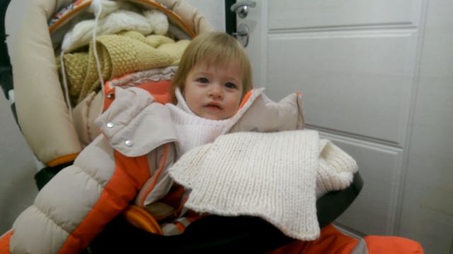 Как одеваем ребенка зимой на улицу на минус 15. Прогулка в течение часа смотреть онлайн