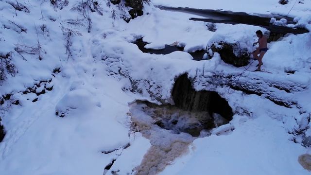 Миорский водопад. Крещенские купания / Miory waterfall. Winter swimming смотреть онлайн