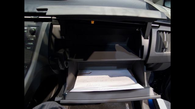 Необычная функция в бардачке автомобиля. О чем вы могли не знать