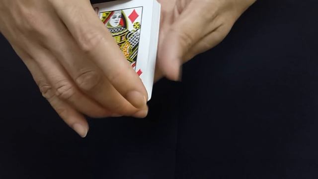 Easy Card Trick You Can Learn at Home [Magic tutorials #29] смотреть онлайн