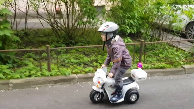 Тюнингованный мотик за 1999р из детского мира. Скорость 7 кмч ! смотреть онлайн