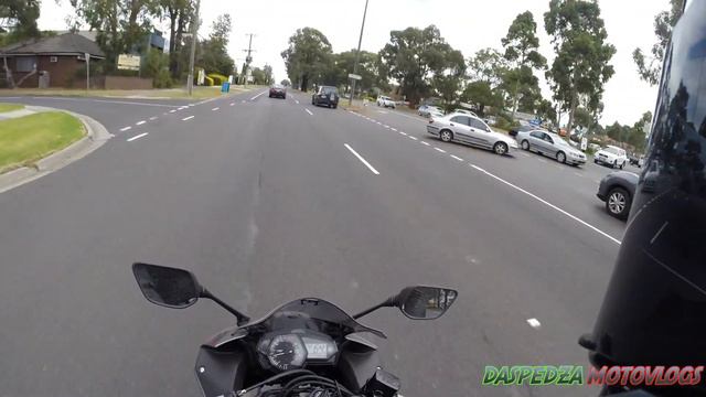 Im A Gaming Addict? - Yamaha R3 смотреть онлайн