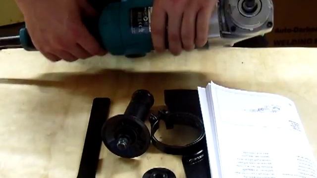Угловая шлифмашина(болгарка) Makita GA9050 смотреть онлайн