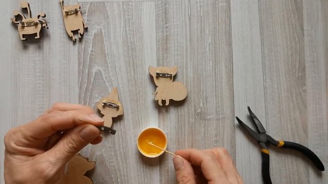 чем приклеить булавку на деревянную брошку смотреть онлайн