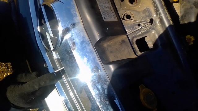 Как открыть капот, если порвался тросик Opel Zafira B смотреть онлайн