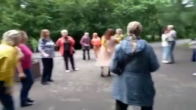 Вечер песен и танцев. по пятницам.(4) смотреть онлайн