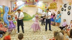 Танец на выпускной в детском саду "Отец и дочь".