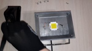 Ремонт 20W уличного прожектора с заменой LED.