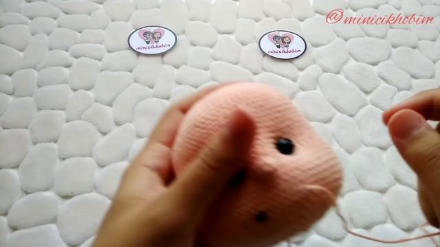 Amigurumide yüz şekillendirme | Göz çukuru ve ağız çukuru yapma | Burun nasıl dikilir? смотреть онлайн