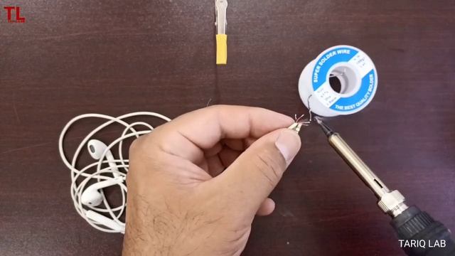 How To Convert iPhone Lightning To 3.5mm Jack | Apple Lightning To 3.5mm Jack смотреть онлайн