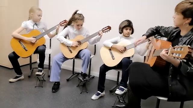 В. Калинин "Маленький испанец". Ансамбль "Поющая струна" смотреть онлайн