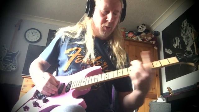 Playing my lovely Fender HM STRAT in Pink, what a lovely guitar this is, totally standard. смотреть онлайн