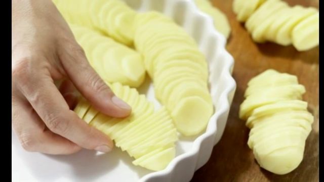 Картофель под сыром в духовке. Картофель запеченный в сливках. смотреть онлайн
