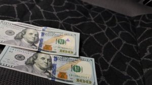 Как проверить валюту? #валюта #ультрафиолет #фонарик