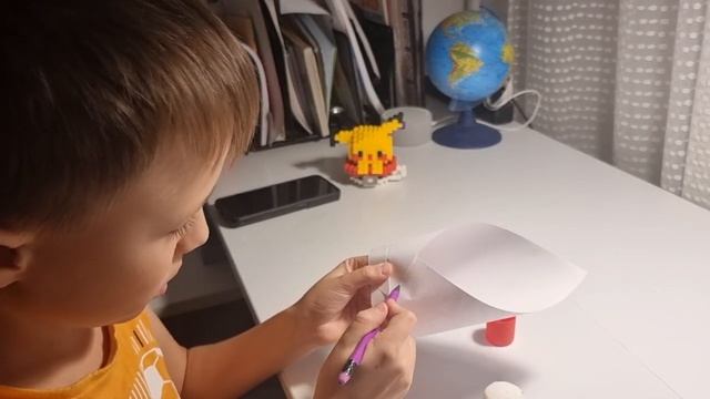 Марк 9 лет делает самолет методом оригами. Оригамилёт. смотреть онлайн