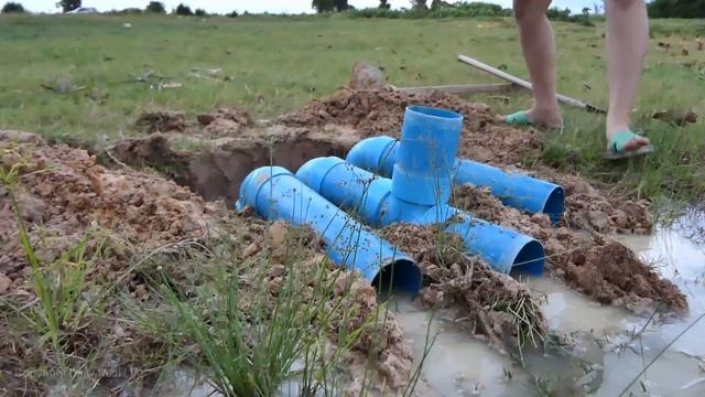 wow!! creative smart girl 3 deep holes fishing trap using plastic Pipe - Easy net fish 2017 смотреть онлайн