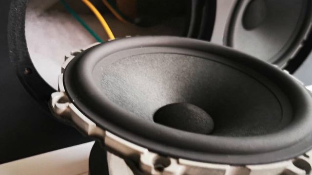 Bowers & Wilkins 603 Deep Unboxing смотреть онлайн