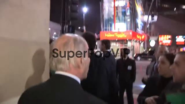 Camryn Manheim and Tony Kushner arriving at the Lincoln A... смотреть онлайн