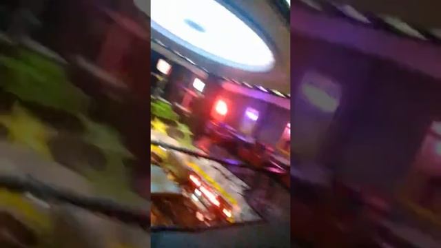 Кафе менлроус / Розовый канекалон ?/ праздник? / друзья/ смотреть онлайн