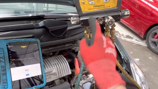 Refrigerant Recharge 2014, Prius 520 g. смотреть онлайн