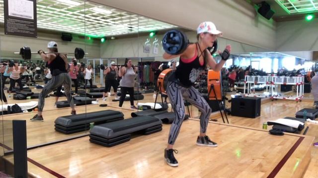 Squats | Pump It Up | Lifetime Fitness Barbell Strength Class смотреть онлайн