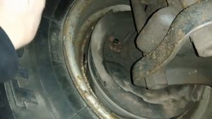 Как прокачать тормоза на Мазде Титан.