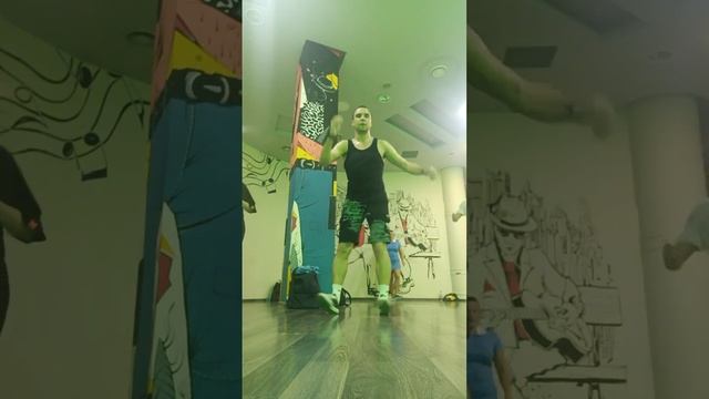 Полное видео с занятия из студии по двум шаффл мини связкам для обучения. смотреть онлайн