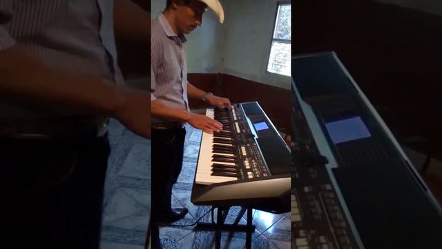 CUMBIA DE JUANA LA CUBANA CON EL YAMAHA PSR S 670 смотреть онлайн