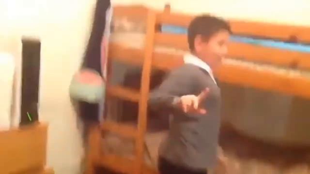 ШКОЛЬНИК УЧИТ ПЕРДЕТЬ--ДИЧка смотреть онлайн