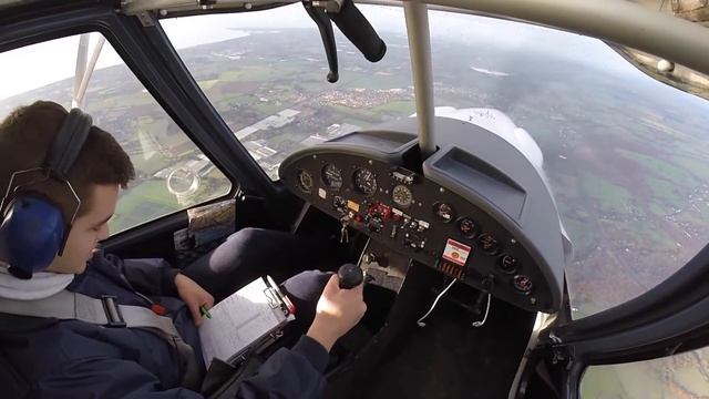 First solo cross country and radio problems!! - The MicroPilot смотреть онлайн