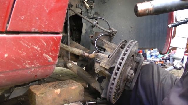 Peugeot Suspension strut removal and top mount bearing replacement смотреть онлайн