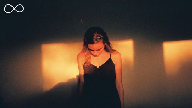 Oliver Price - When We Touch (ft. Rachael Ward) смотреть онлайн