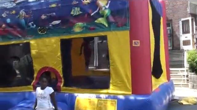 Sea World Moon Bounce 16'x16' смотреть онлайн