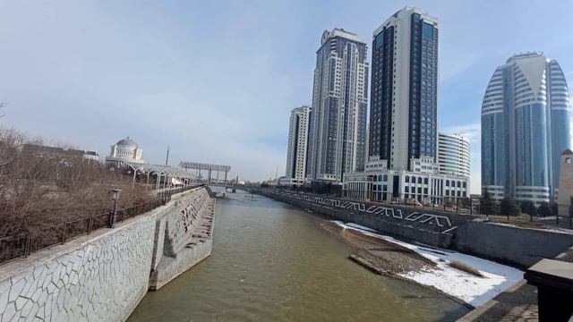 Чечня, Грозный. Прогулка в центре города, мечети Грозного смотреть онлайн