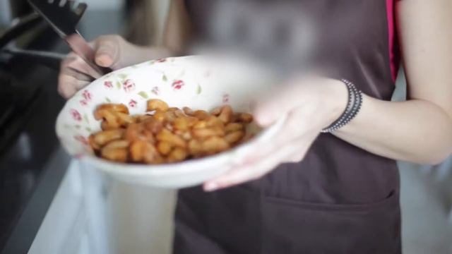 Салат «Цезарь» с креветками | Рецепты Food.ru смотреть онлайн