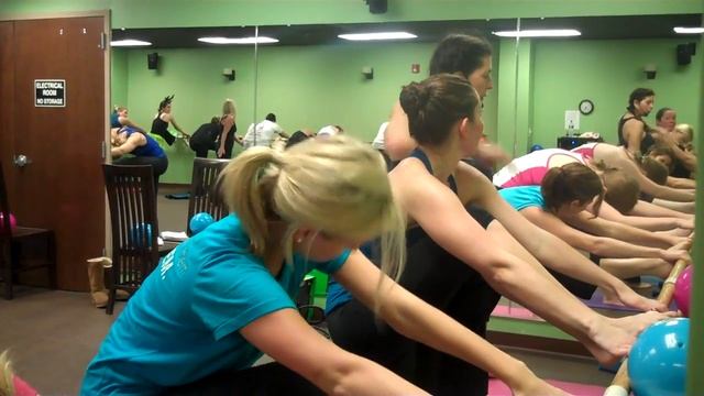 Lowcountry Barre Holiday Party - Stretching with Joyce смотреть онлайн