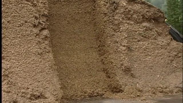Самозагружающийся смеситель-кормораздатчик Trioliet Gigant смотреть онлайн