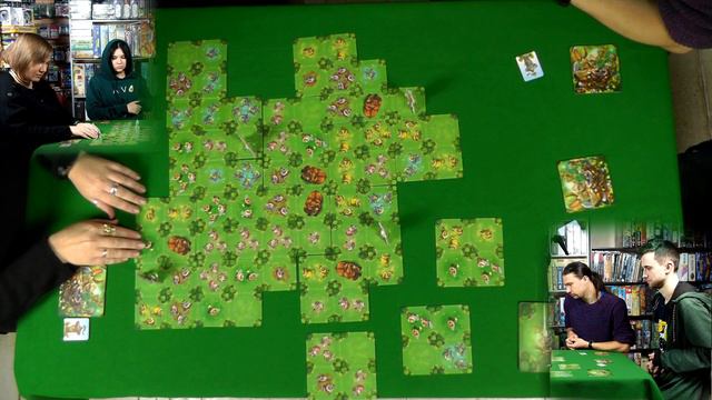 Играем в настольную игру "Хозяин леса". Партия на 4-х смотреть онлайн