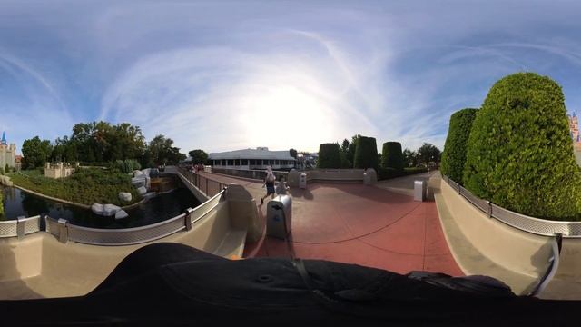 WDW MK 360 Reference - Outer Hub: Bridges & Moats смотреть онлайн