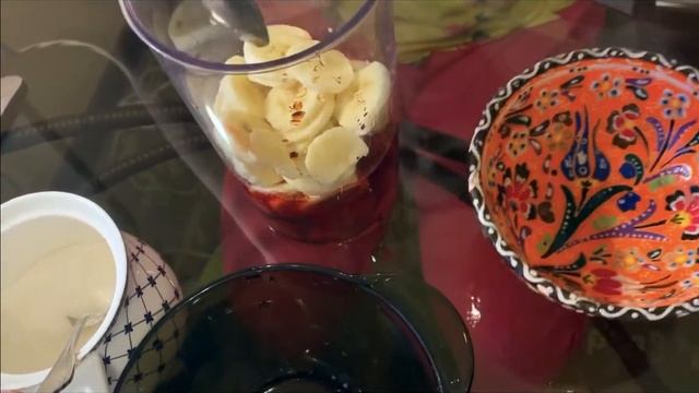 Как сделать фруктовый смузи и красиво его украсить! Маленький Шеф смотреть онлайн