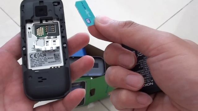 Nokia C2-01: How to Insert SIM Card смотреть онлайн