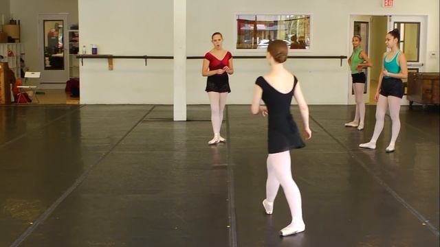 Pointe Class with Laurel смотреть онлайн