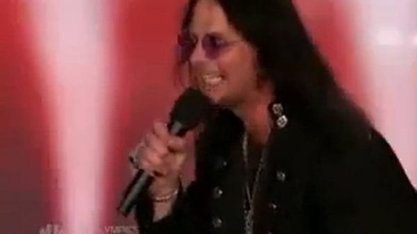 sings like Ozzy Osbourne (поет как Оззи Осборн )