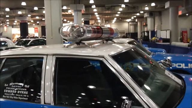 WALK AROUND VIDEO OF A NYPD 1989 CHEVEROLET CAPRICE POLICE CRUISER AT THE NEW YORK INT'L AUTO SHOW. смотреть онлайн
