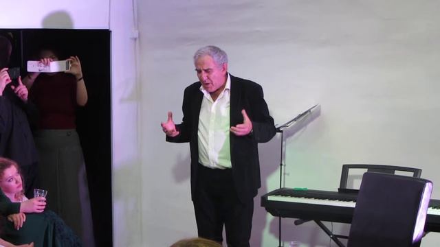 Михаил Казиник читает свои стихи смотреть онлайн