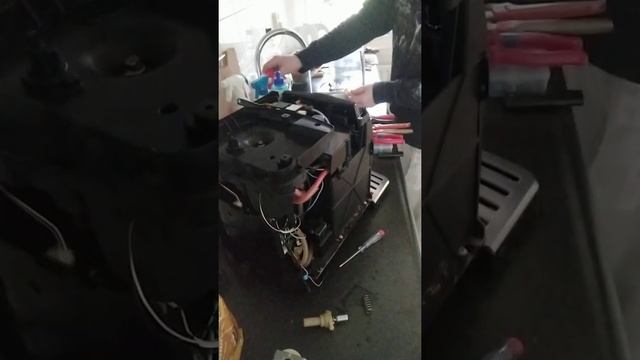 Saeco intelia evo hd8753 waterpomp reparatie deel1 смотреть онлайн