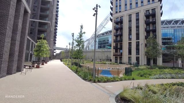 Walking around Wembley Stadium in London | July 2021 (4K 60fps) смотреть онлайн