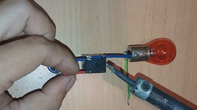 САМАЯ ПРОСТАЯ СХЕМА МЕРЦАЮЩИЙ ЛАМПОЧКИ смотреть онлайн